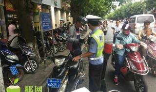 海口交警回应将女子拽下电动车 海口交警回应将女子拽下电动车