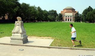 朱自清的荷塘月色是哪个大学 朱自清的荷塘月色是哪个大学