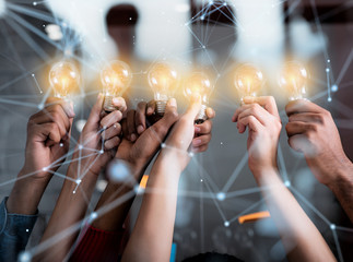 007大破天幕杀机女配角 007大破天幕危机主题曲